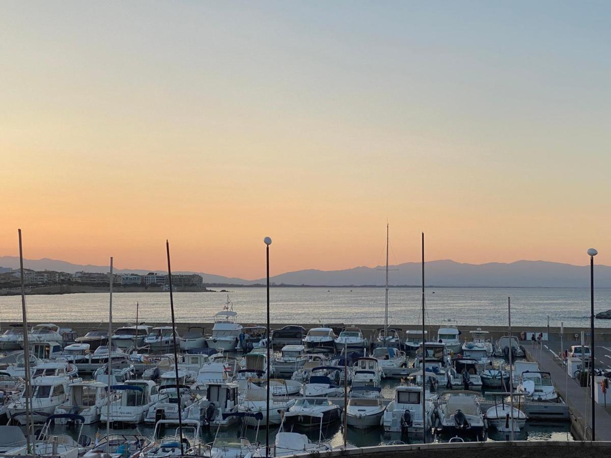 Apartamento en primera línea de mar L' Escala Exterior foto