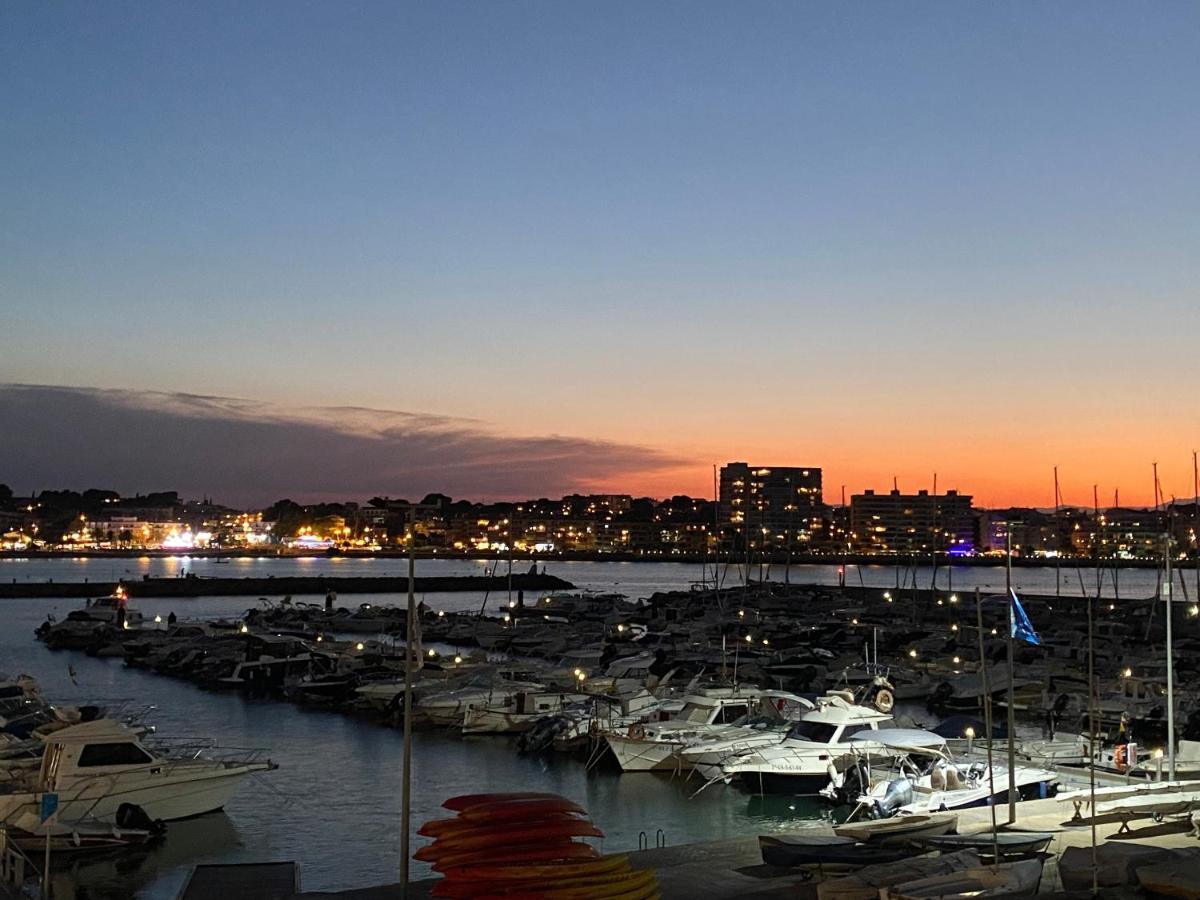 Apartamento en primera línea de mar L' Escala Exterior foto
