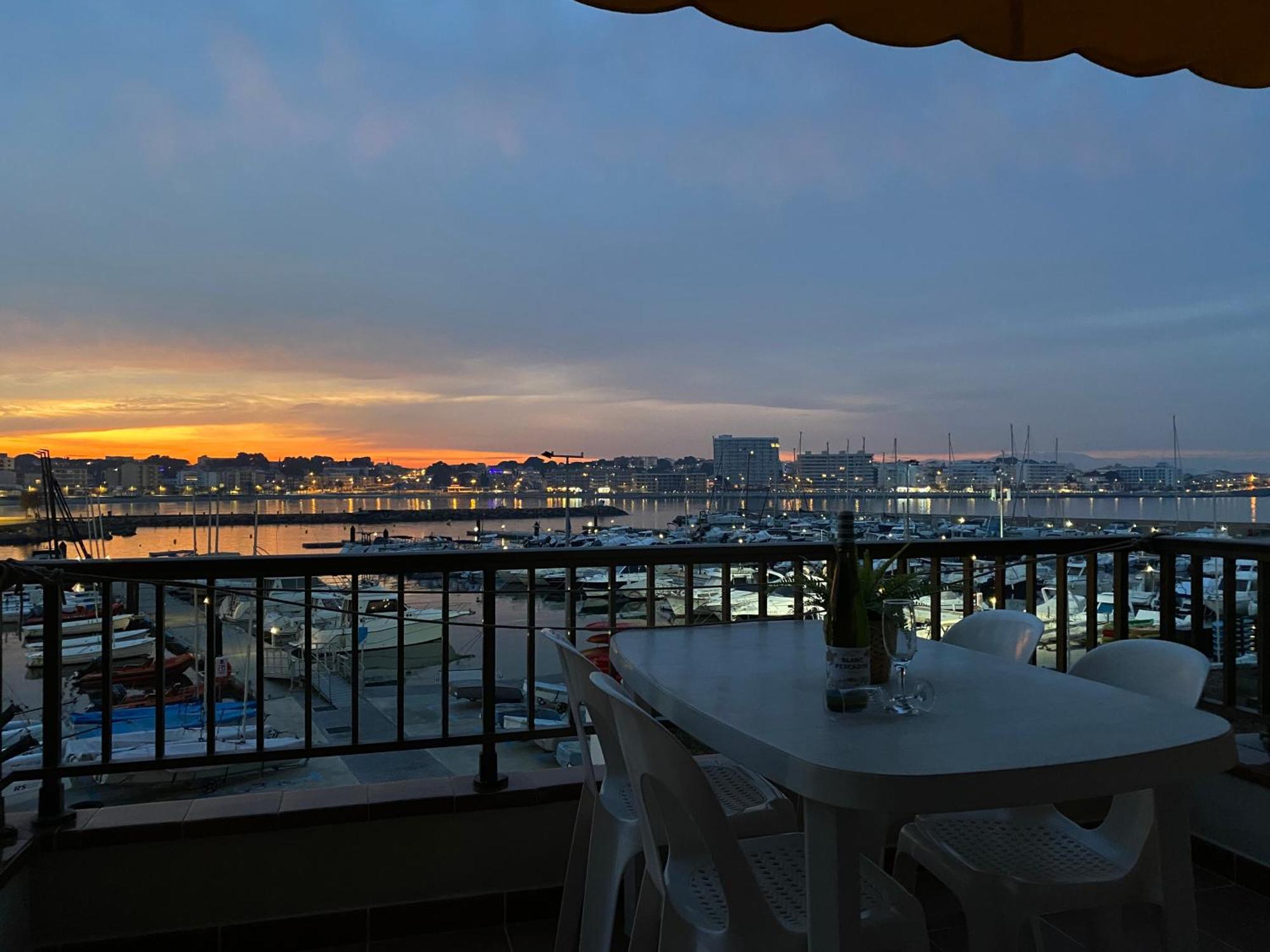 Apartamento en primera línea de mar L' Escala Exterior foto